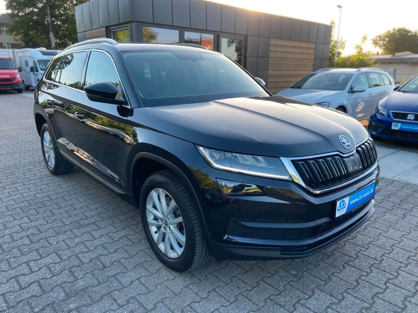 Skoda Kodiaq 2.0TDI DSG 4x4 200PS Canton Vcocpit AHK Negro - 1