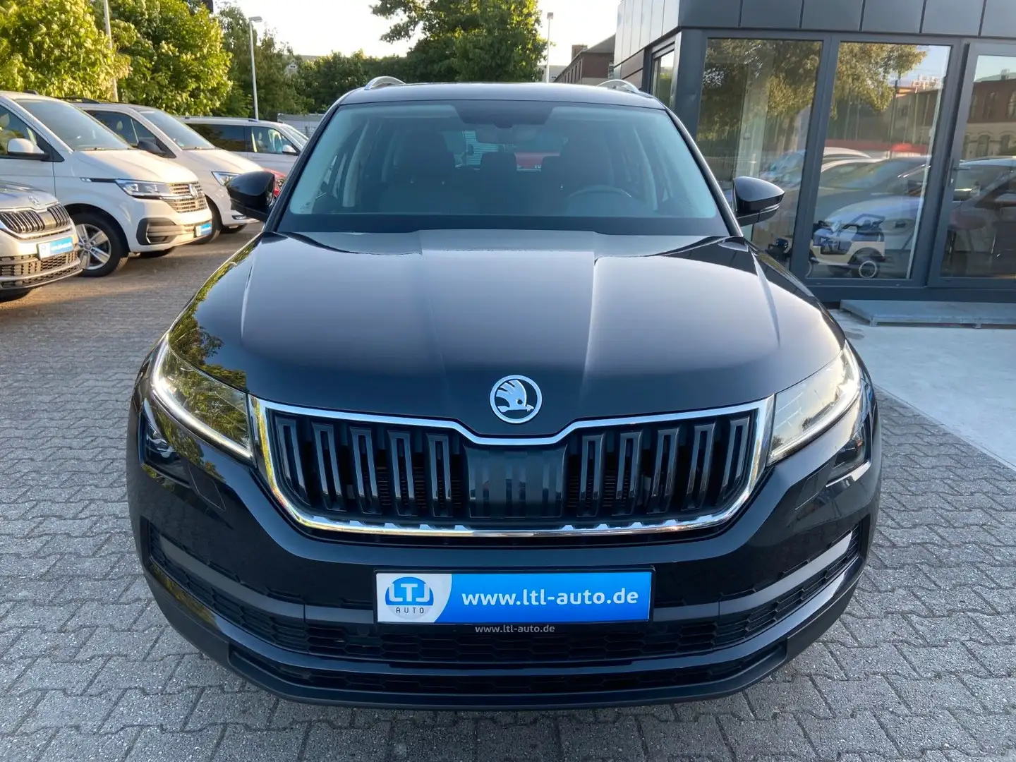 Skoda Kodiaq 2.0TDI DSG 4x4 200PS Canton Vcocpit AHK Negro - 2