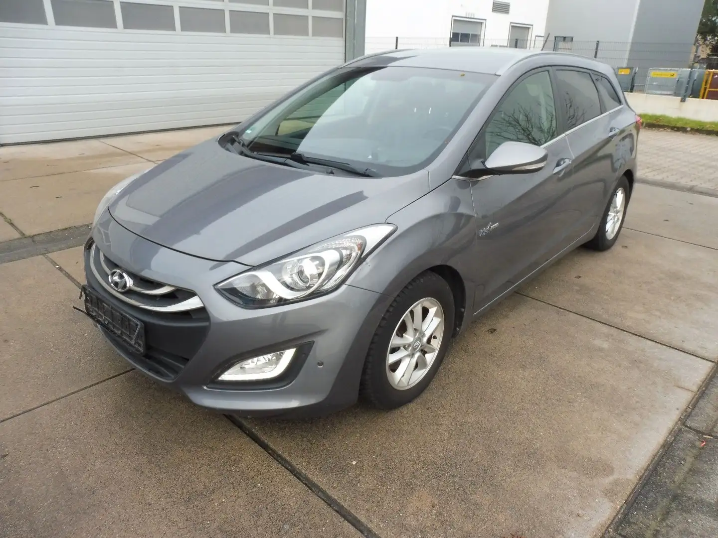 Hyundai i30 CW 1.6 CRDi 81kW Style BlueDrive Euro 5 Grau - 1