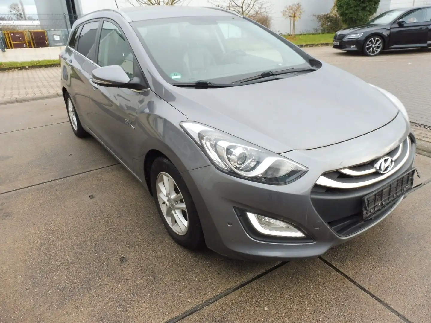 Hyundai i30 CW 1.6 CRDi 81kW Style BlueDrive Euro 5 Grau - 2