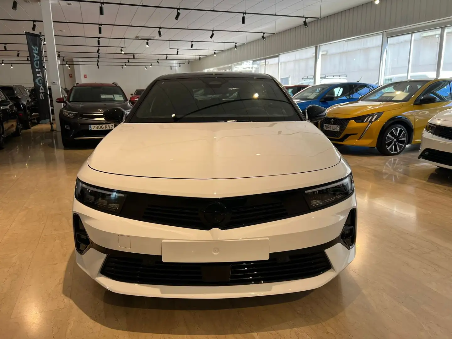 Opel Astra 1.2T XHT 130cv Auto GS Blanco - 2