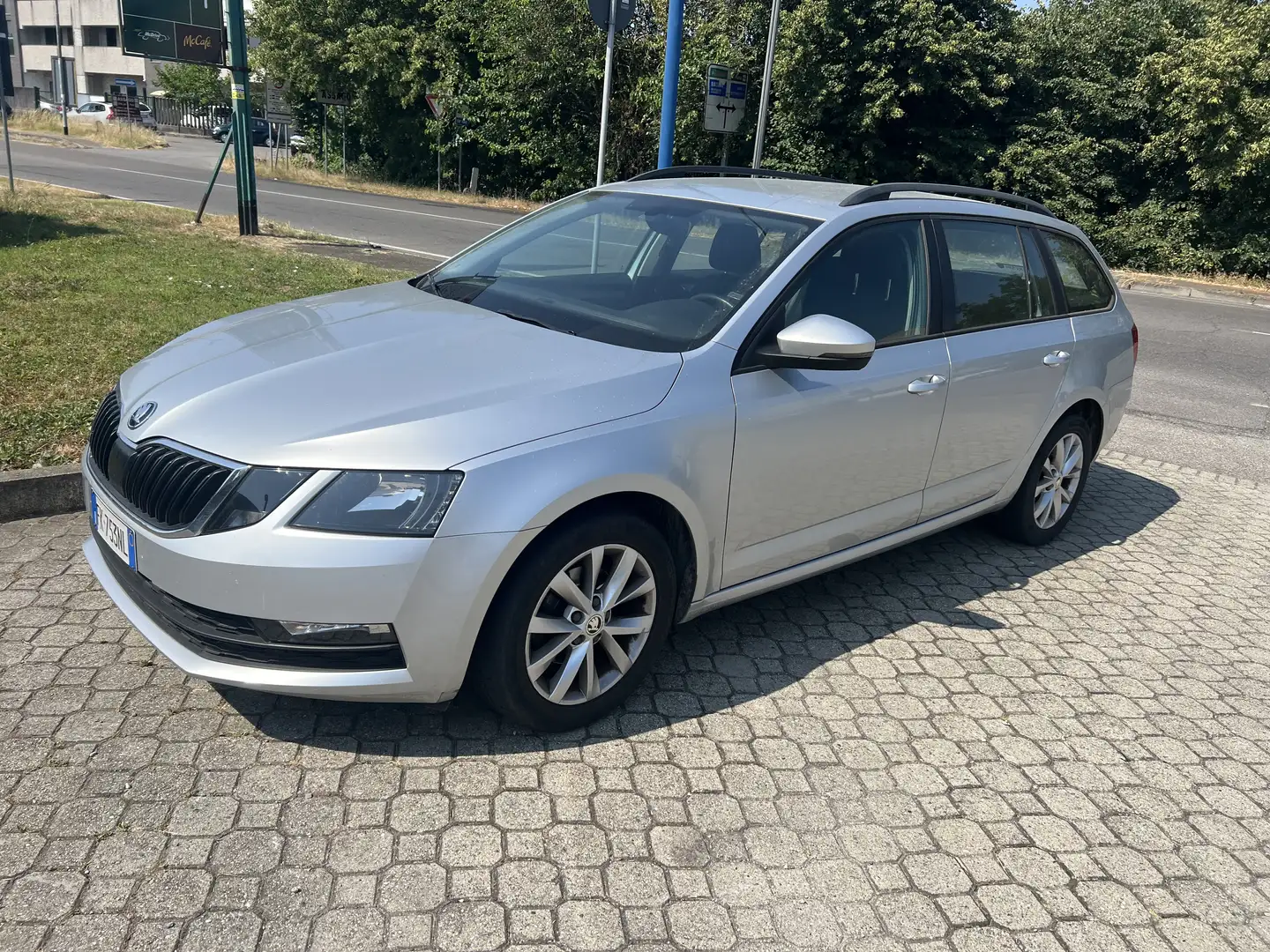 Skoda Octavia Octavia Wagon 1.6 tdi Executive 115cv dsg Zilver - 2