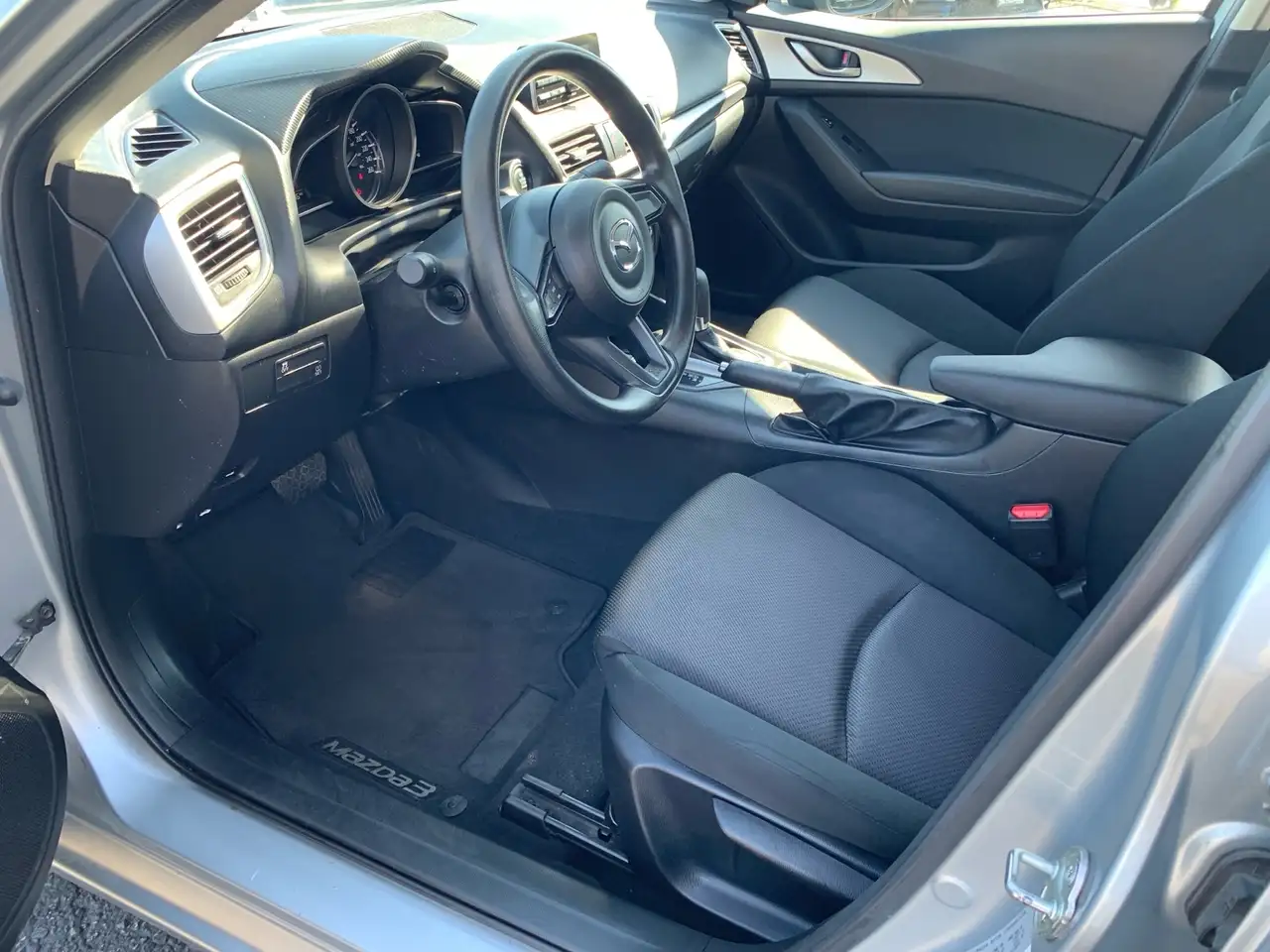 Mazda 3 снимка Mazda 3