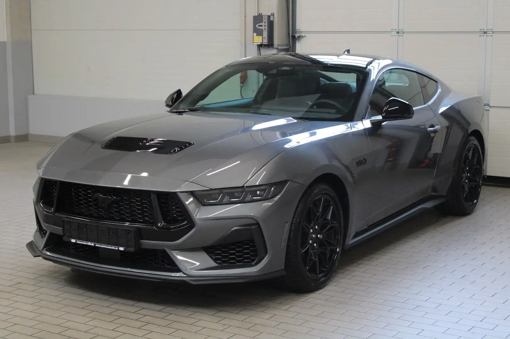 Ford Mustang GT Fastback V8 Aut., STYLING-PAKET Gris - 2