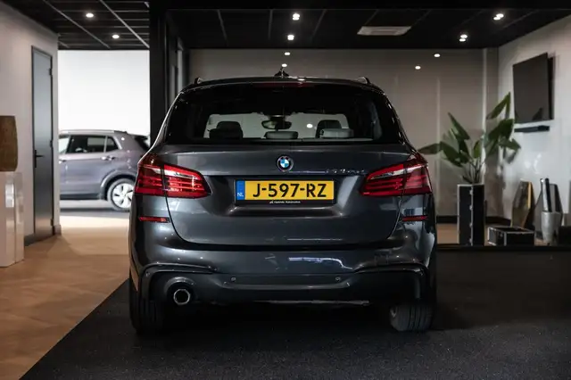 BMW 2 Series view 11