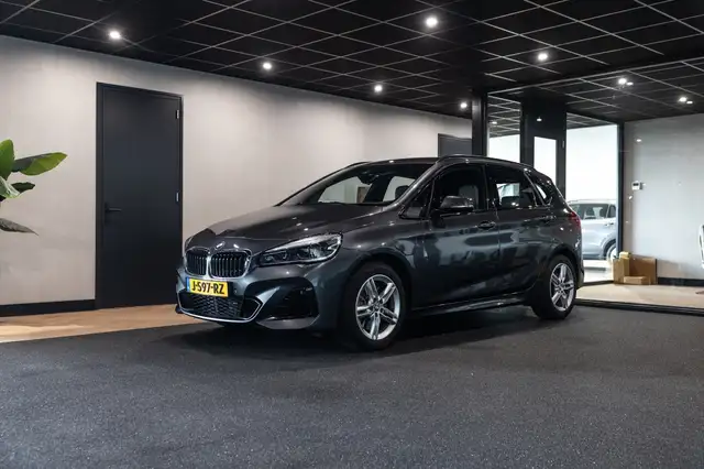 BMW 2 Series view 26