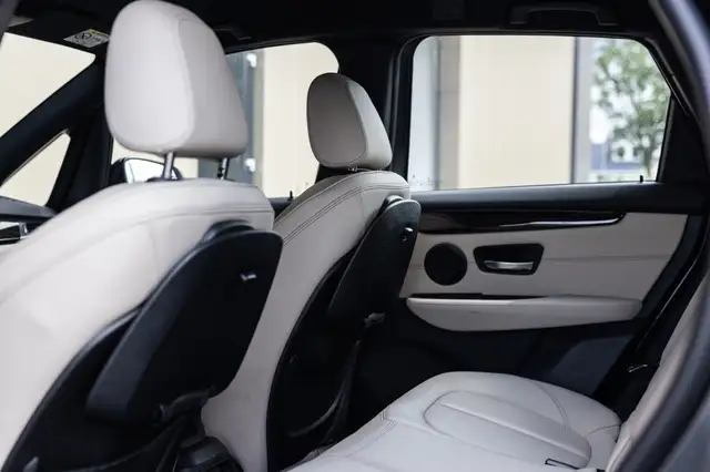 BMW 2 Series view 7