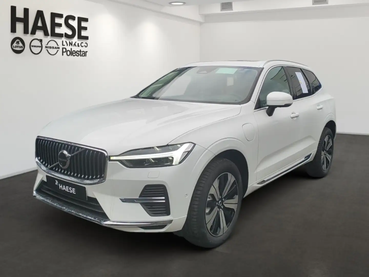 Volvo XC60 Plus Bright Recharge Plug-In Hybrid AWD T8 Twin En Weiß - 1