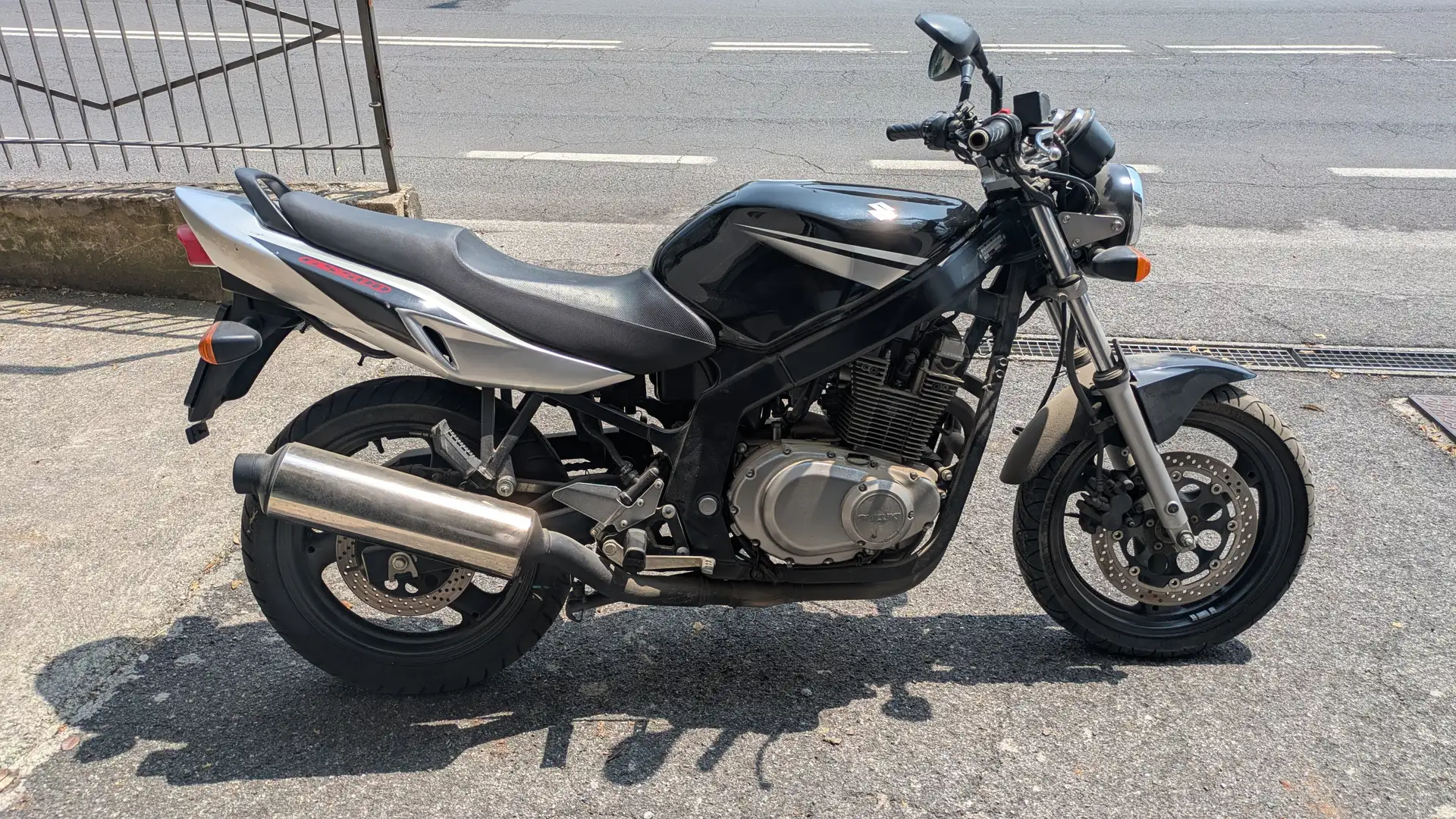 Suzuki GS 500 Nero - 1