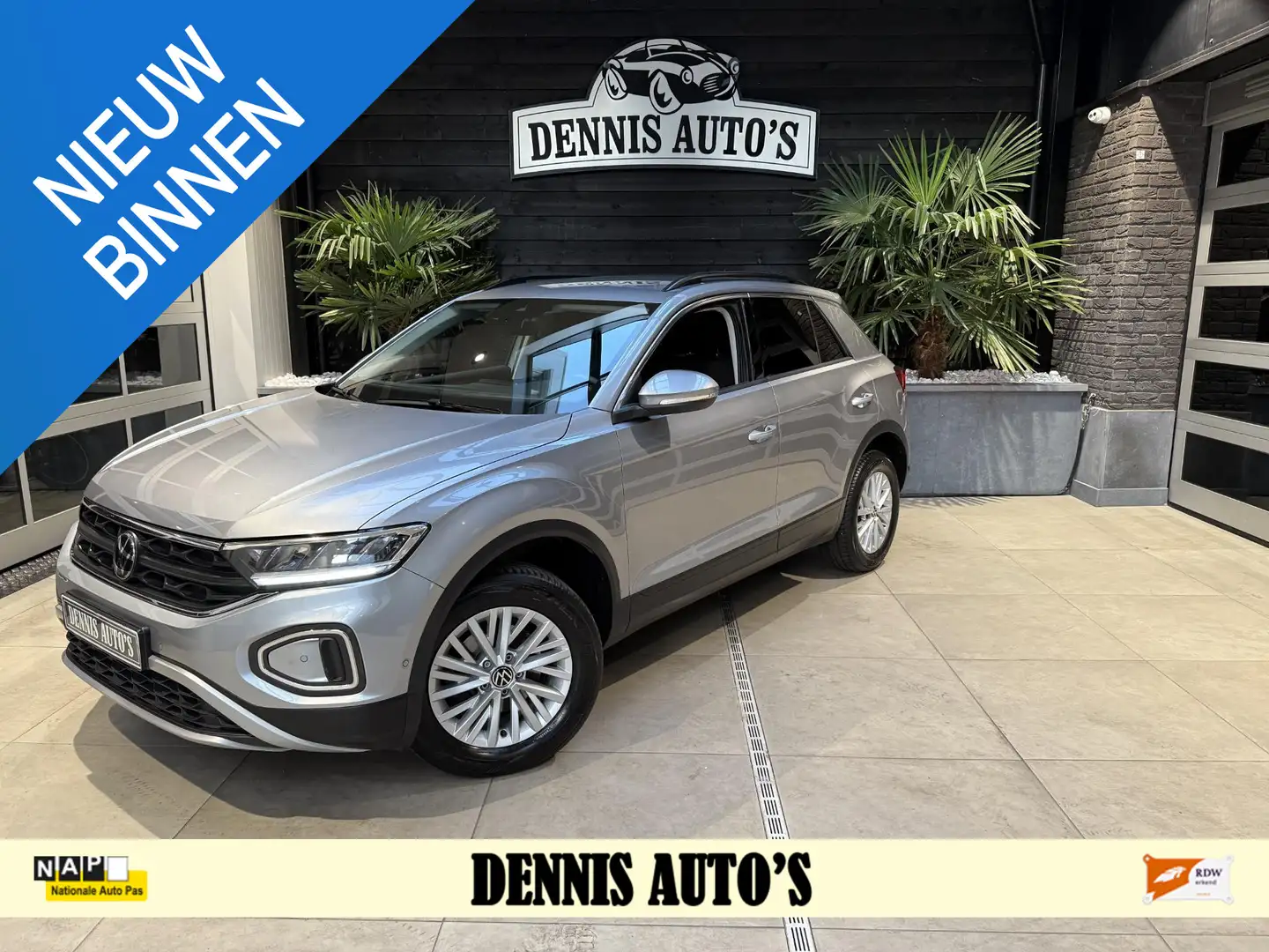 Volkswagen T-Roc 1.5 TSI Life Business Automaat! Grijs - 1