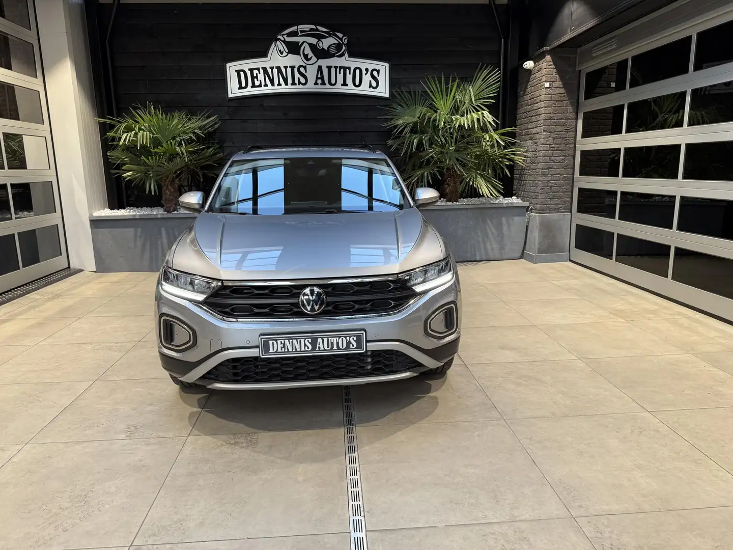 Volkswagen T-Roc 1.5 TSI Life Business Automaat! Grijs - 2