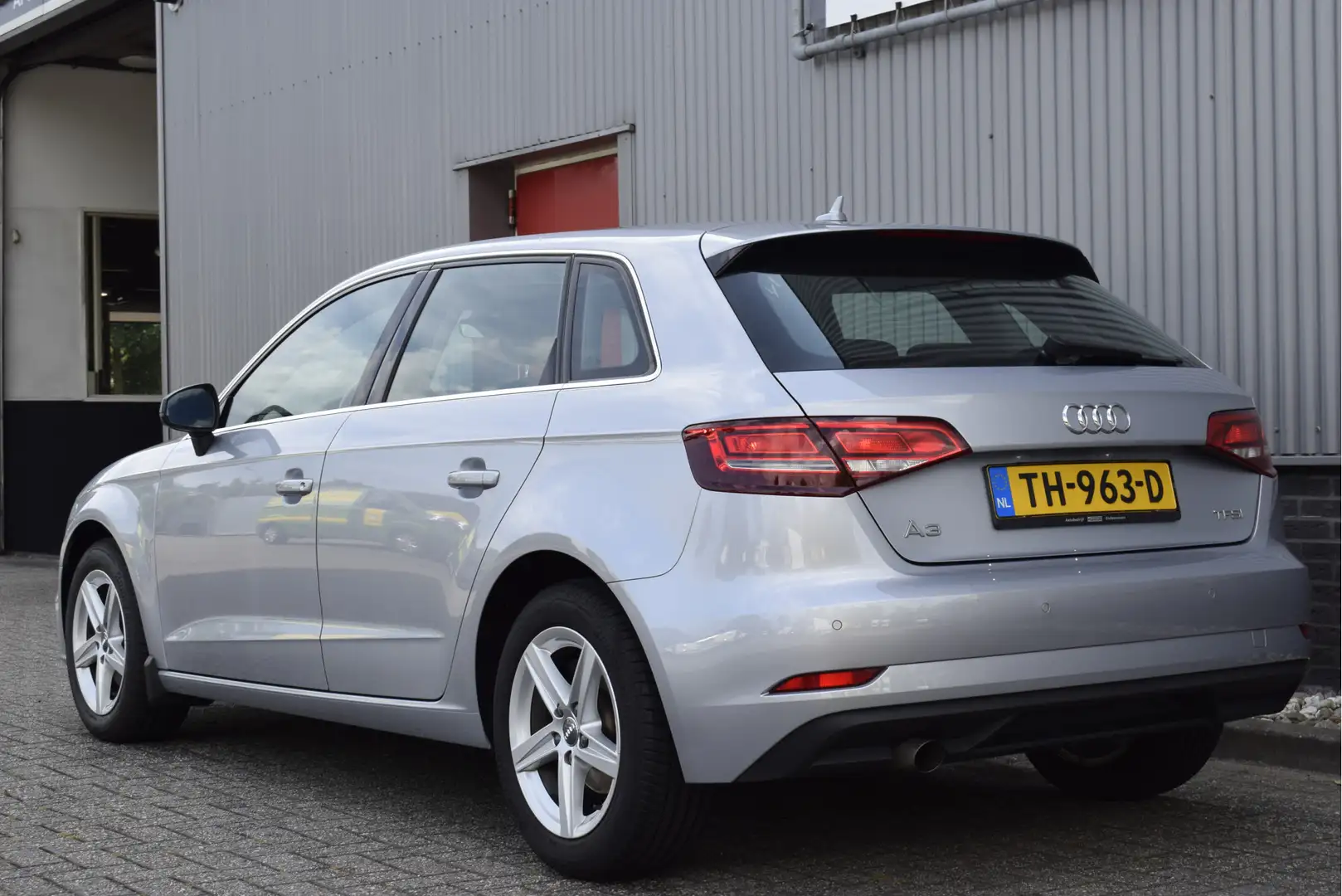 Audi A3 Sportback 1.0 TFSI Pro Line Plus Virtual cockpit, Grijs - 2