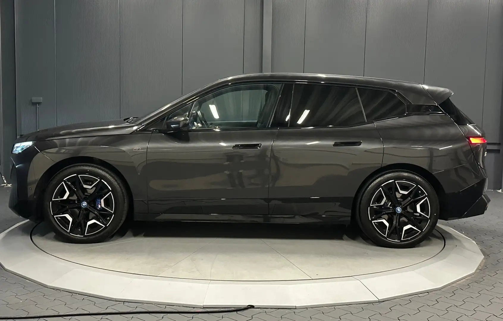 BMW iX M60 *22Zoll*SkyLounge*SoftClose*AHK*LASER*B&W*360* Grau - 2