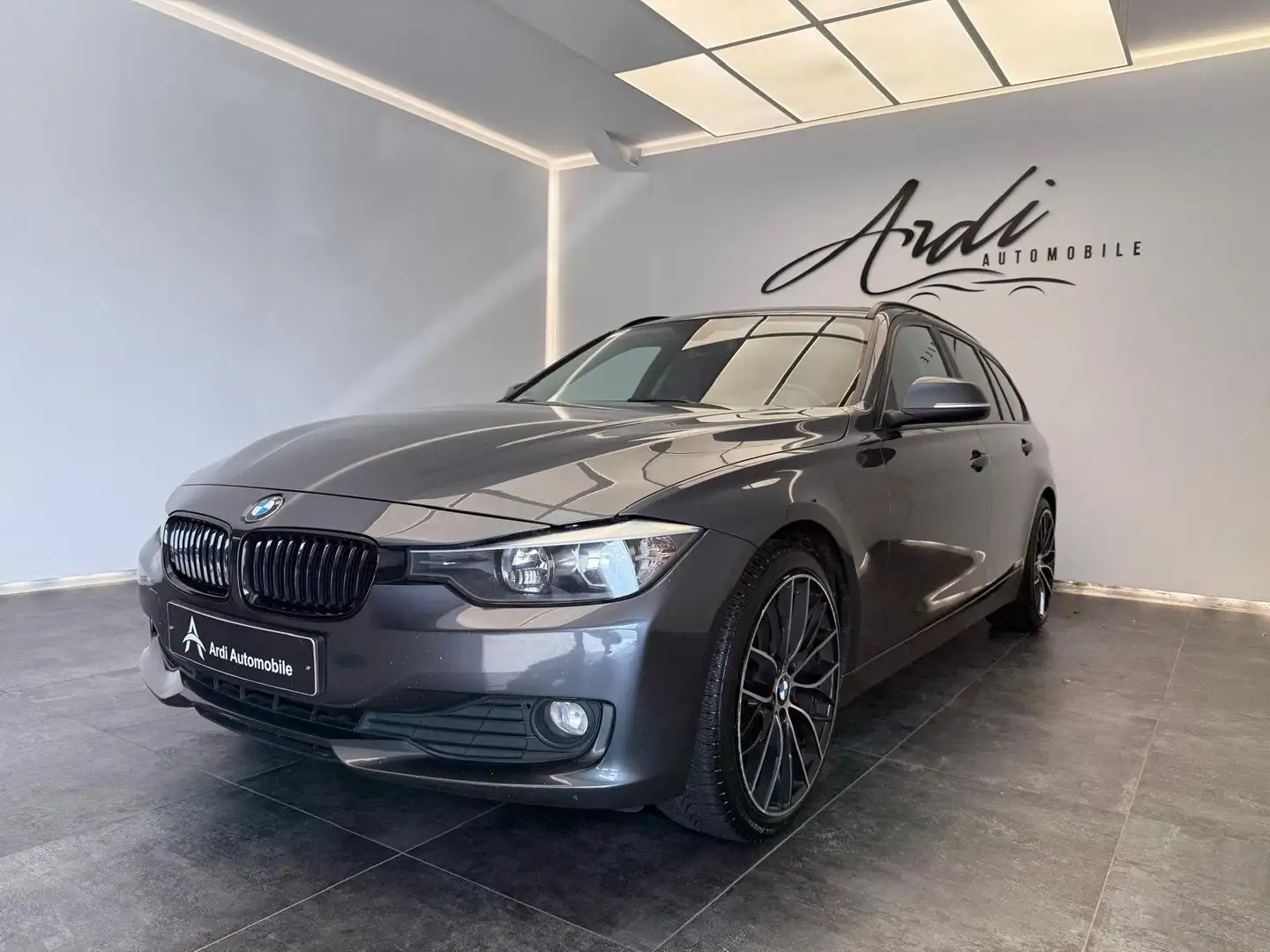 BMW 318 Touring d SPORT* CRUISE*BLUETOOTH*AIRCO*GPS* Gris - 1