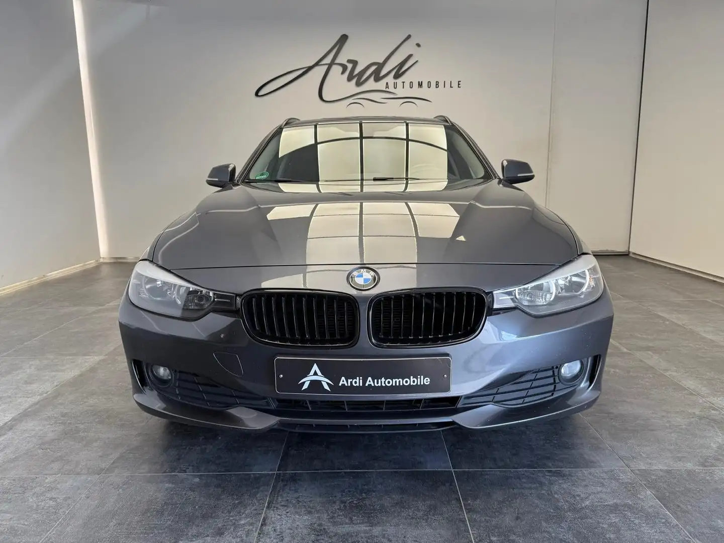 BMW 318 Touring d SPORT* CRUISE*BLUETOOTH*AIRCO*GPS* Gris - 2
