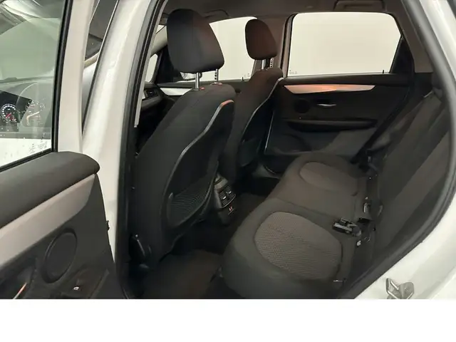 BMW 2 Series view 8