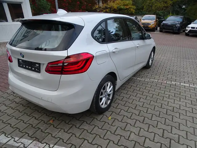 BMW 2 Series view 5