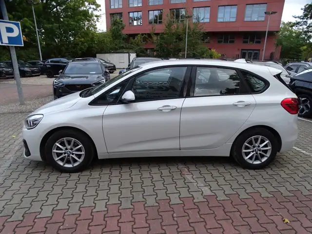 BMW 2 Series view 3