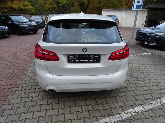 BMW 2 Series view 4
