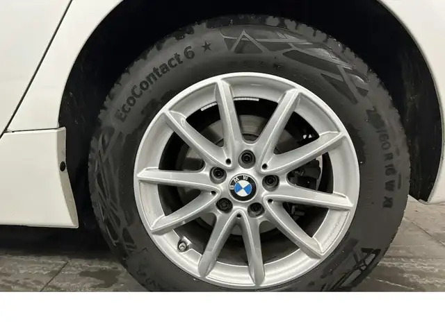 BMW 2 Series view 10
