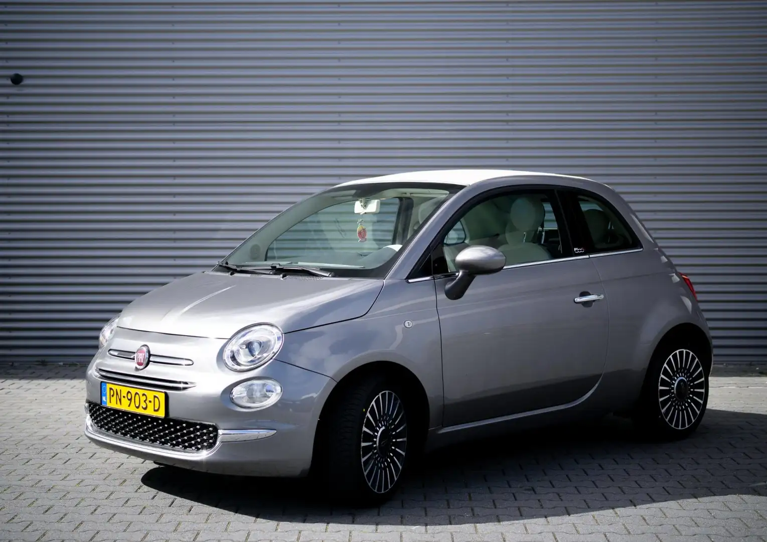Fiat 500C 0.9 TwinAir Turbo Lounge, Cabrio, Airco, Navigatie Grijs - 2