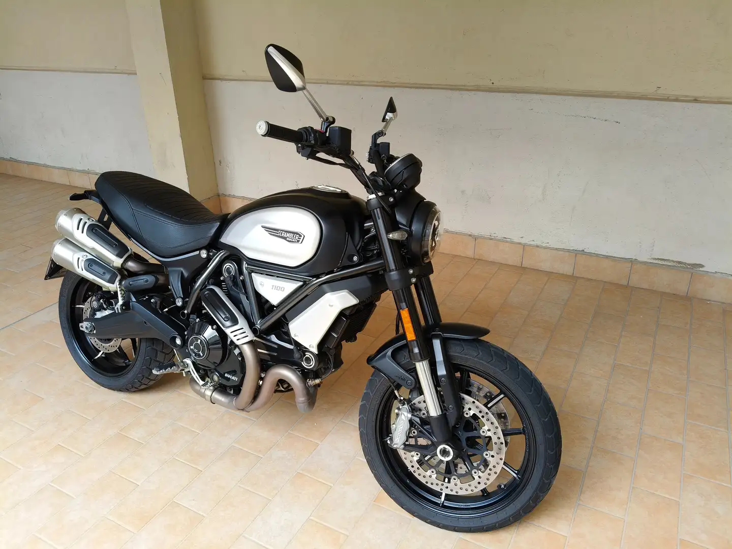 Ducati Scrambler 1100 DARK PRO Czarny - 2