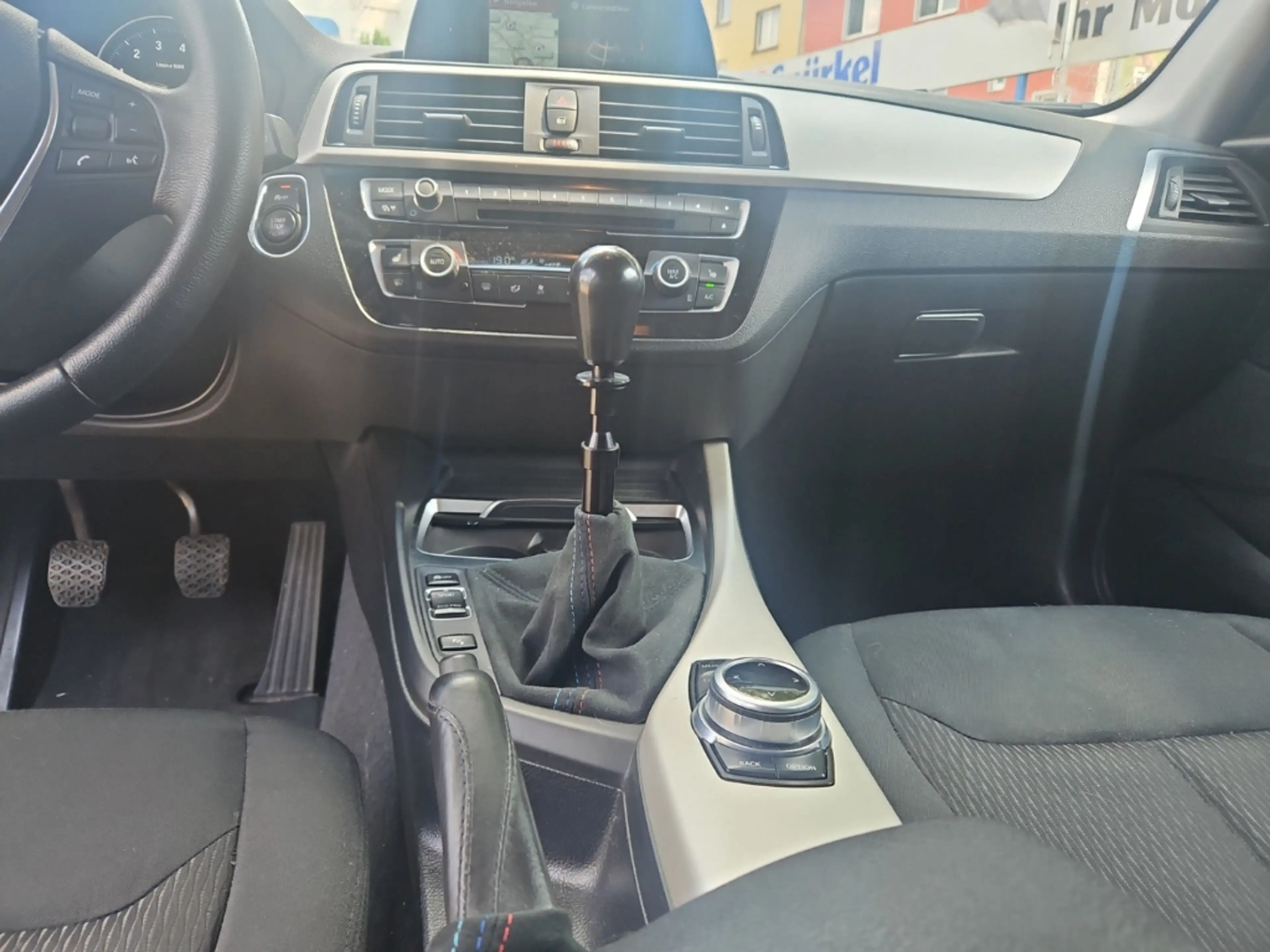BMW 120 i Advantage, Navigation, Sitzheizung, Bluetooth — photo 11
