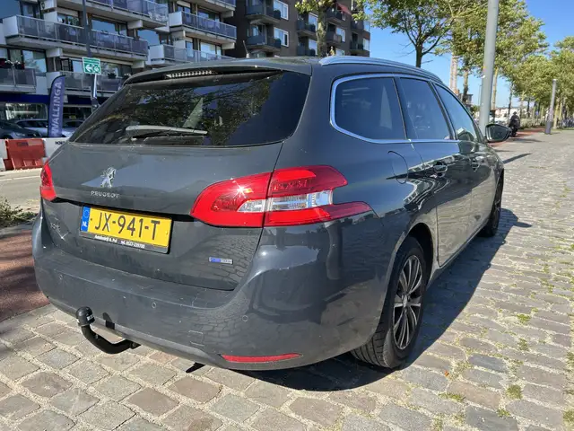 Peugeot 308 view 2
