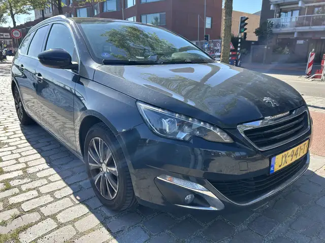 Peugeot 308 view 4