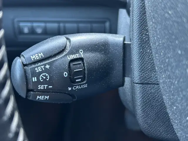 Peugeot 308 view 8