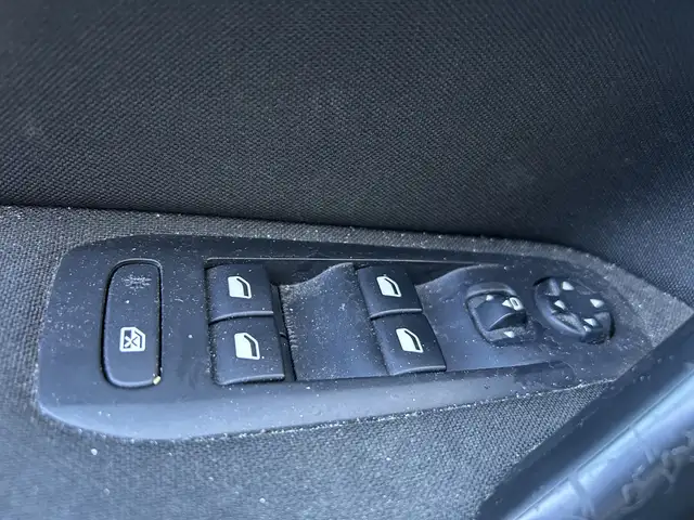 Peugeot 308 view 12