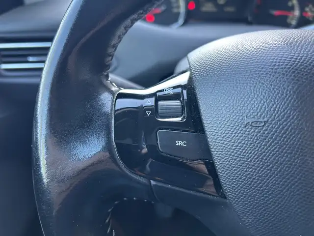 Peugeot 308 view 9