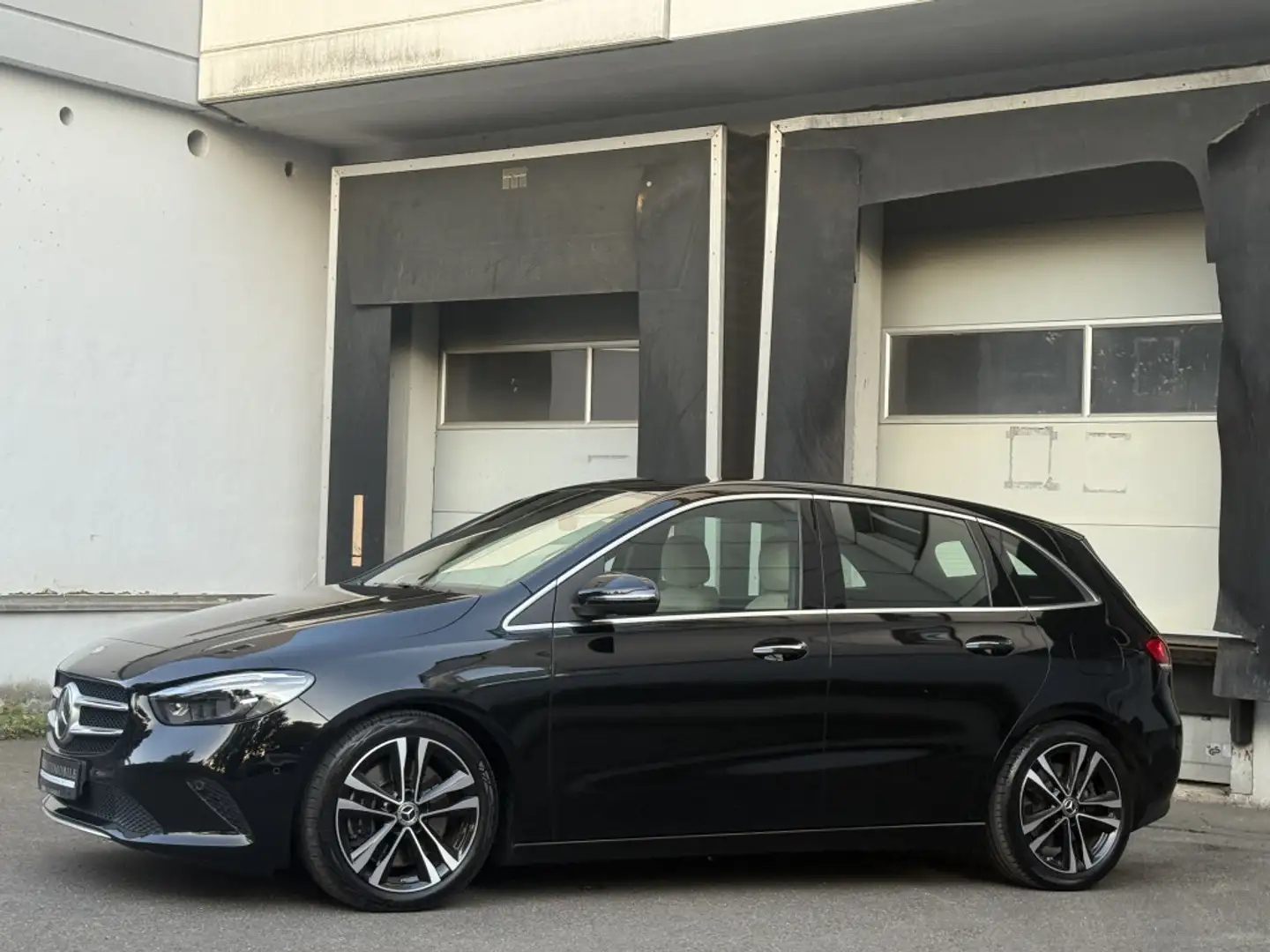 Mercedes-Benz B 220 d Edition 19 LED MBUX Distronic Burmester Zwart - 2