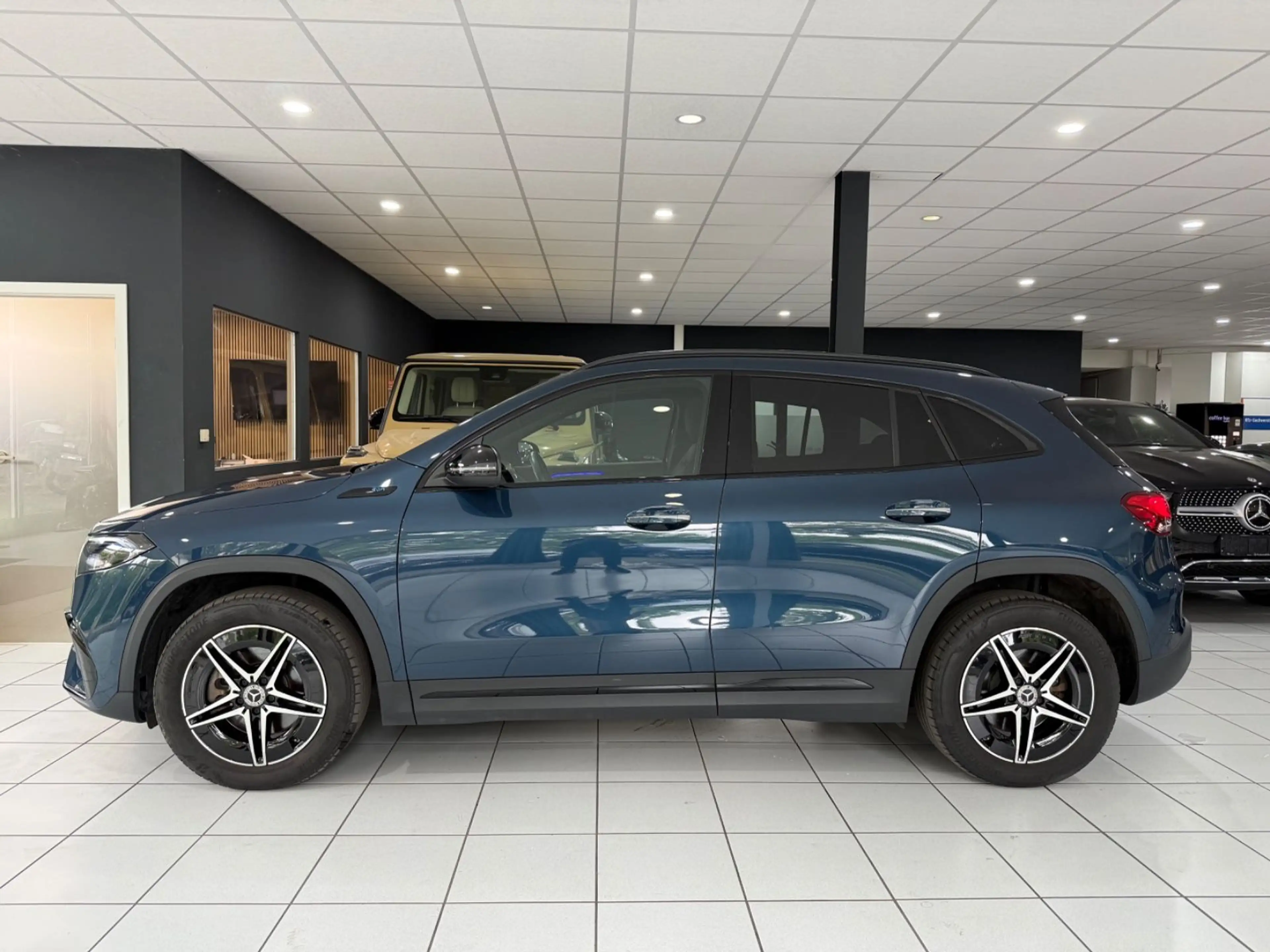 Mercedes-Benz EQA 250*AMG-LINE*PANO*KAMERA*CARPLAY*KEYLESS*LED — photo 2