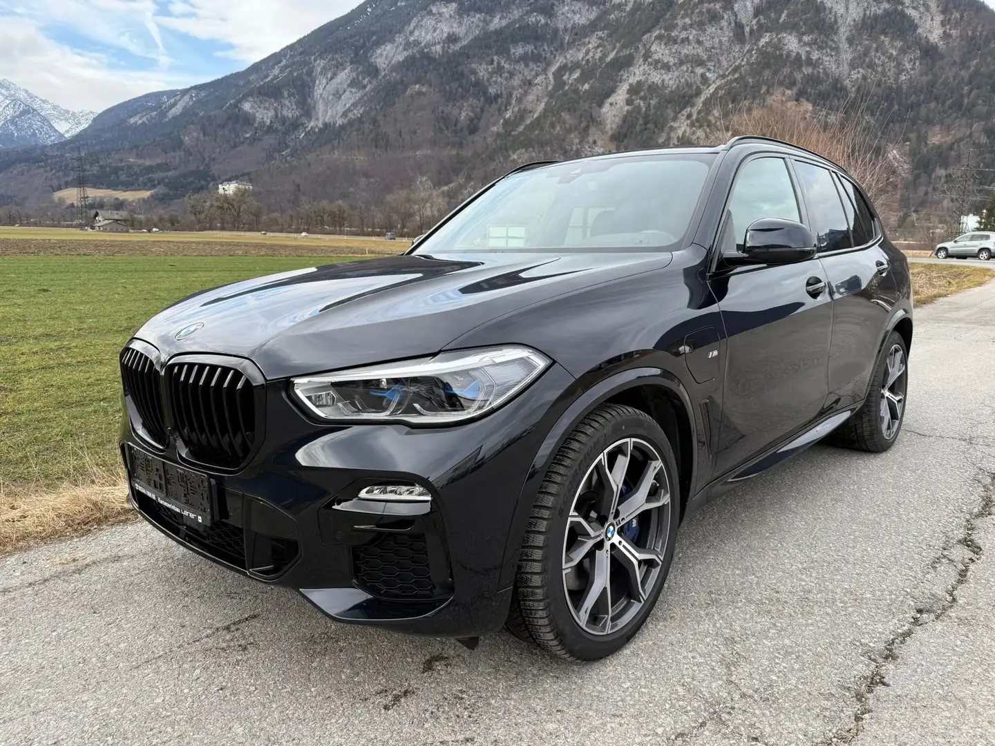 BMW X5 xDrive 45 e M Sport Schwarz - 1