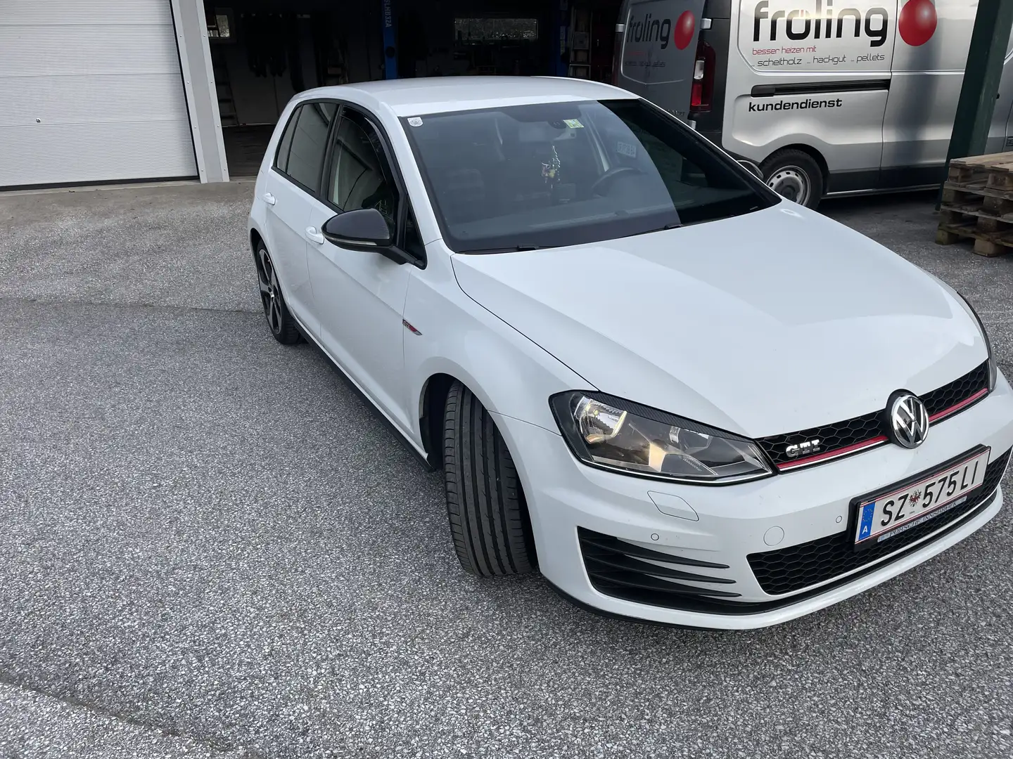 Volkswagen Golf GTI 2,0 TSI Performance - 2