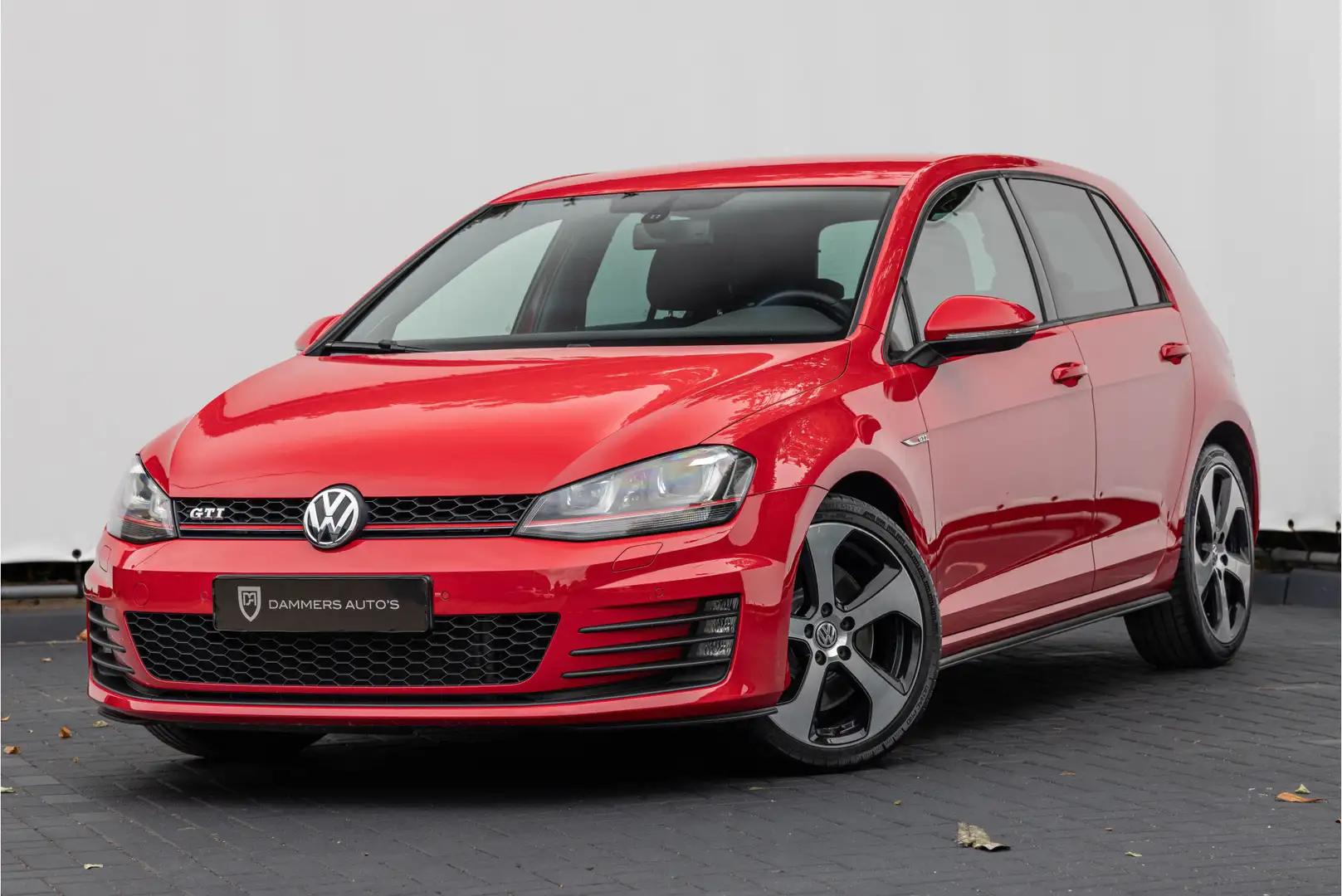 Volkswagen Golf GTI 2.0 TSI 230pk Performance DSG Dynaudio DCC NL-auto Rood - 1