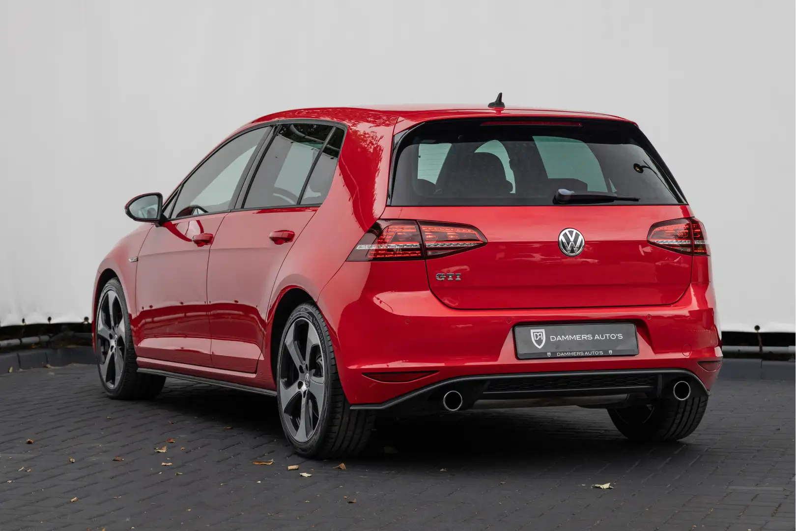 Volkswagen Golf GTI 2.0 TSI 230pk Performance DSG Dynaudio DCC NL-auto Rood - 2