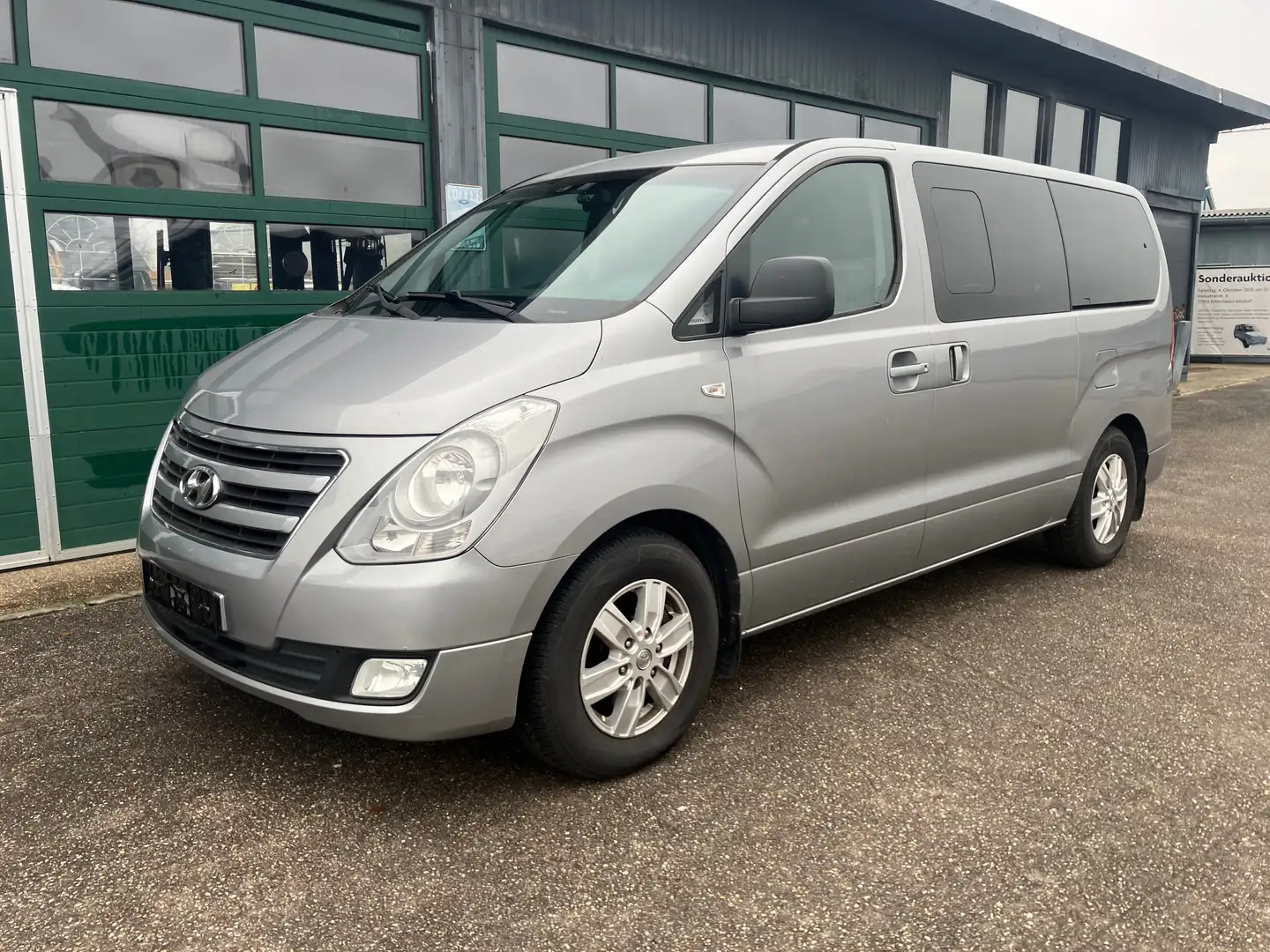 Hyundai H-1 2.5 CRDi Automatik Travel Trend Scheckheft 8-Sitze Grau - 1