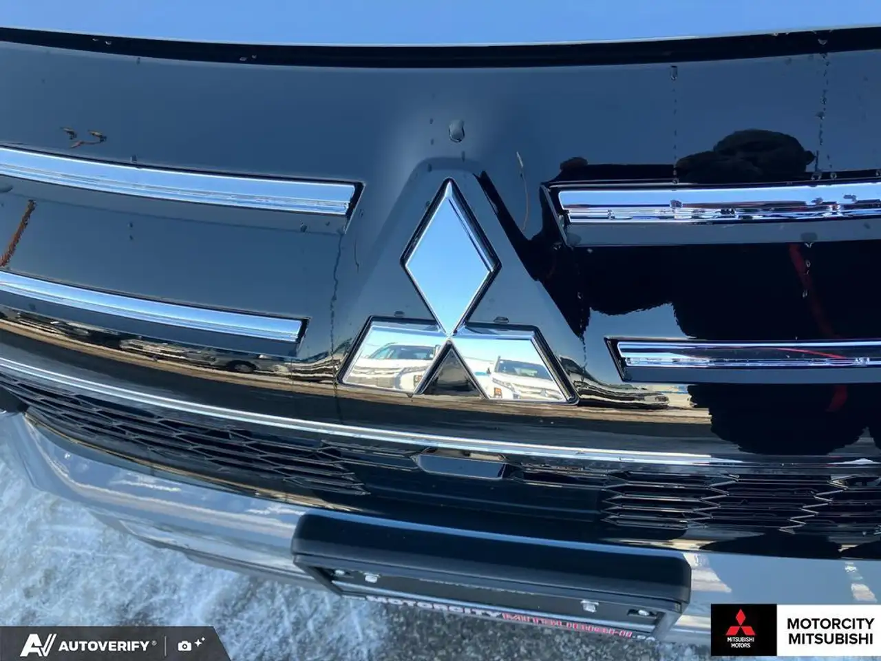 Mitsubishi Outlander снимка Mitsubishi Outlander