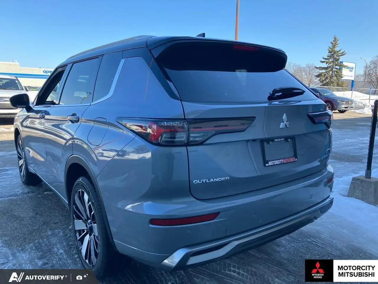 Mitsubishi Outlander снимка Mitsubishi Outlander