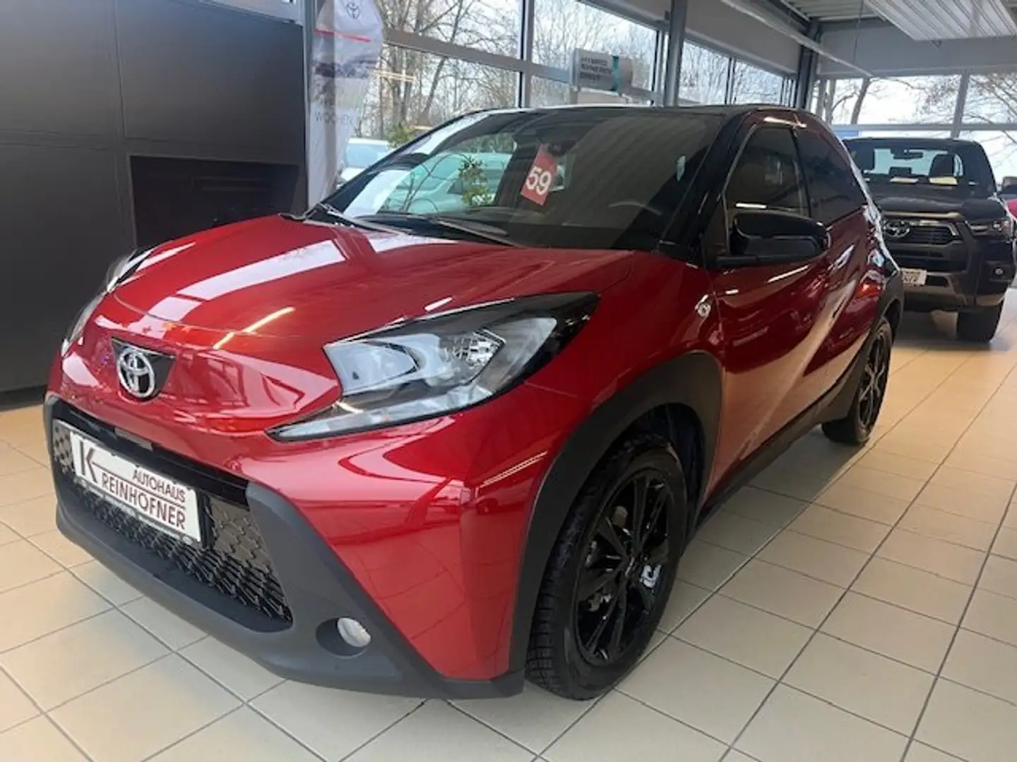 Toyota Aygo X Aygo X Pulse *Komfort Paket + WINTER ALU* Rood - 1