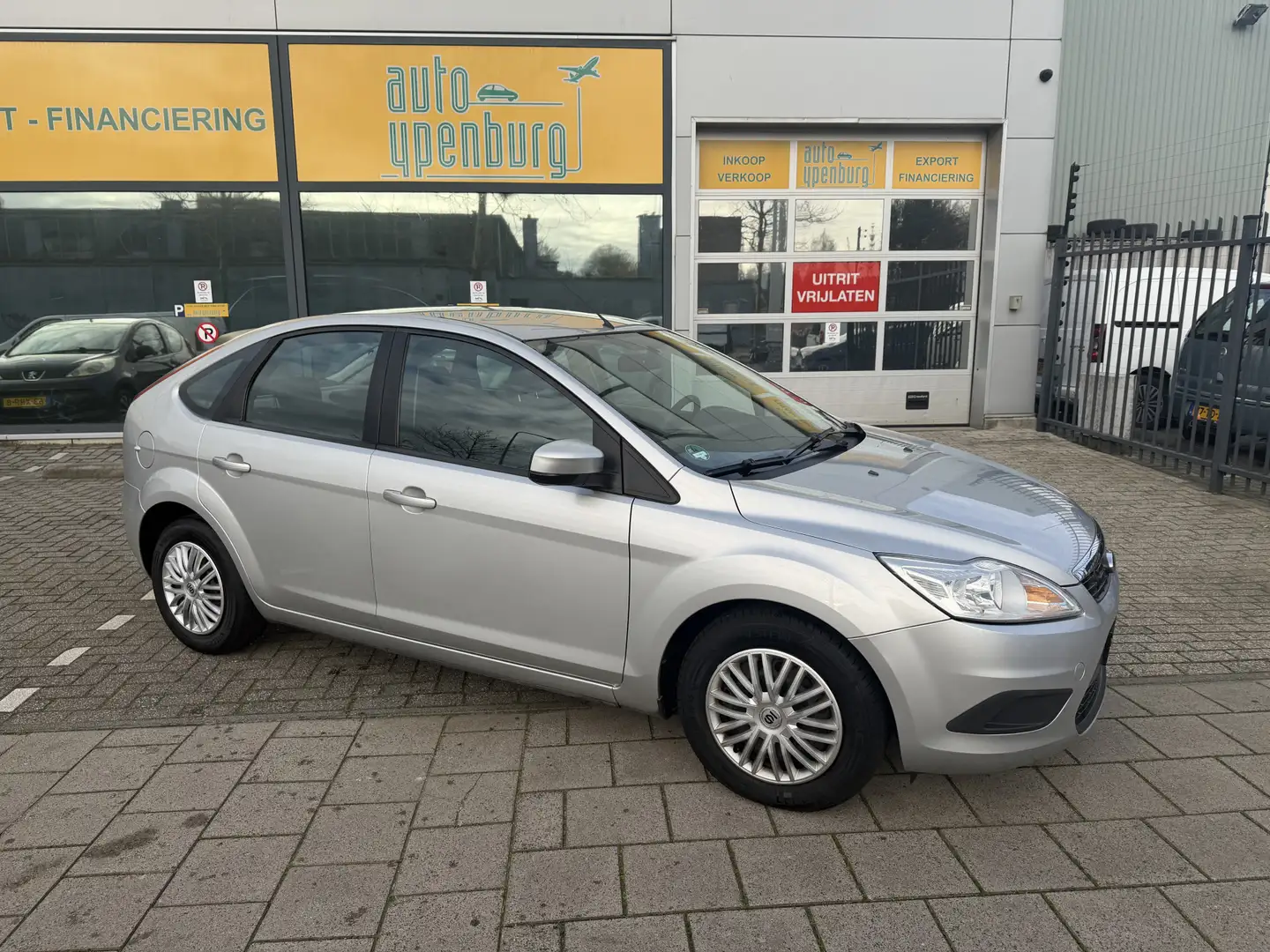 Ford Focus 1.8 Trend Flexi Fuel * 112.751 Km * Airco * 5 Deur Grau - 2