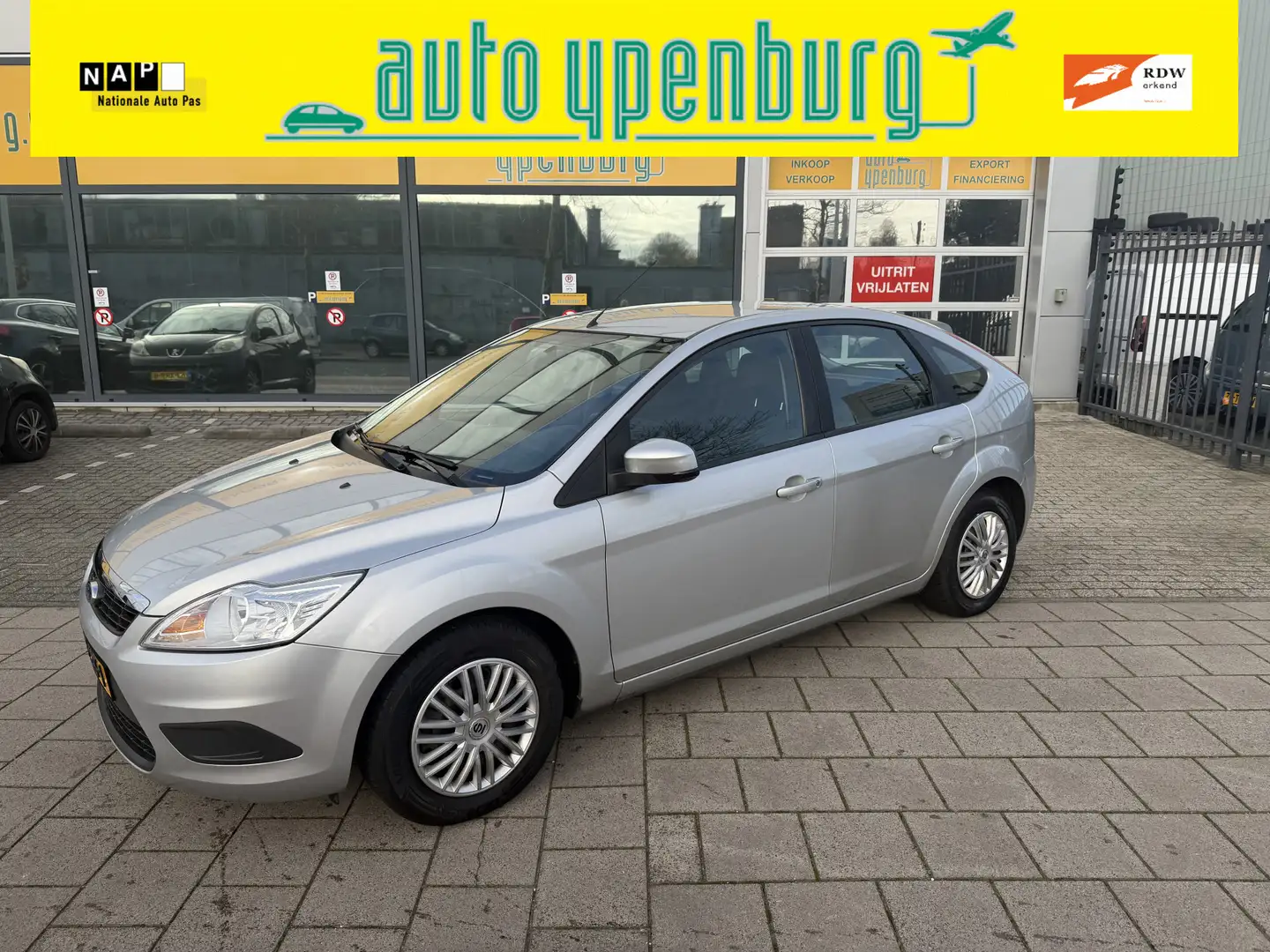 Ford Focus 1.8 Trend Flexi Fuel * 112.751 Km * Airco * 5 Deur Grau - 1