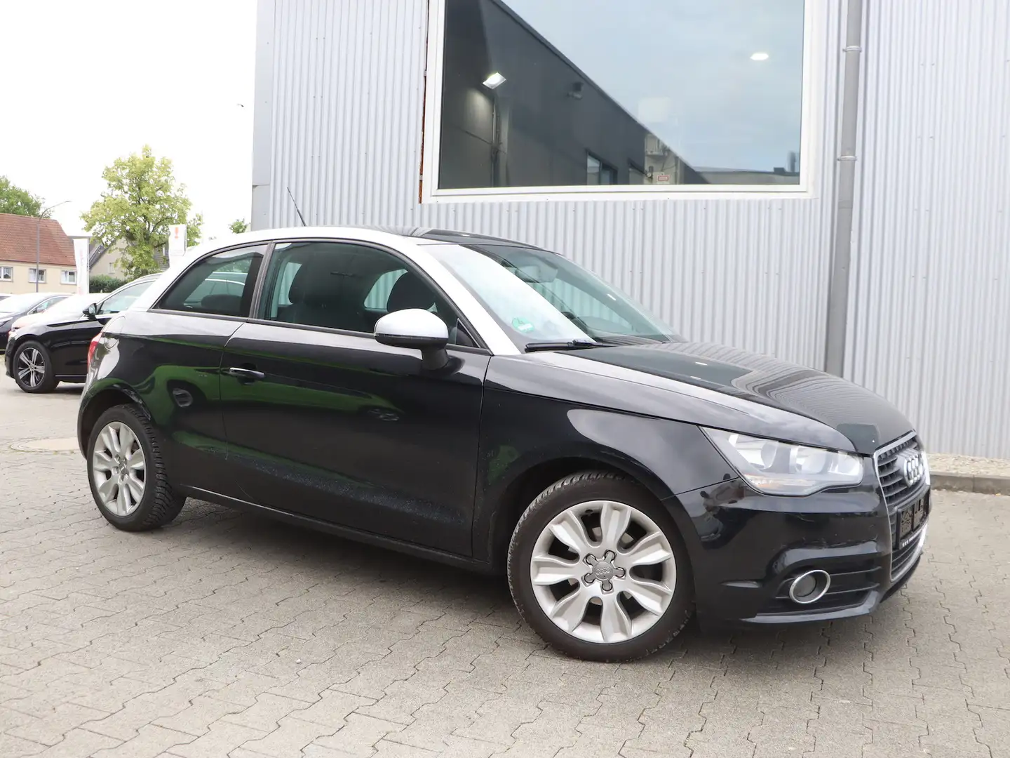 Audi A1 1.2 TFSI AMBITION SPORT / KLIMAAUTOMATIK Siyah - 2