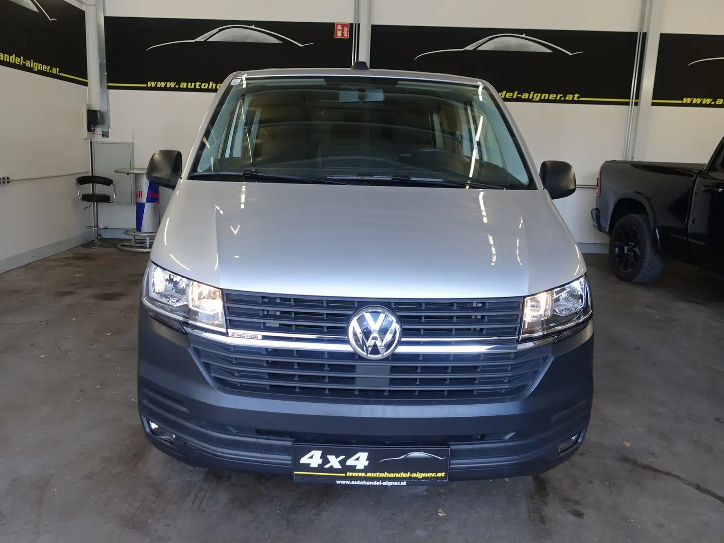 Volkswagen T6 Kombi Trendline KR 2,0 TDI 4Motion DSG Grau - 2