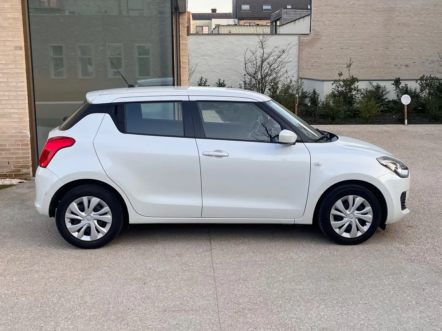 Suzuki Swift 1.2 SHVS Hybrid GL Blanc - 2