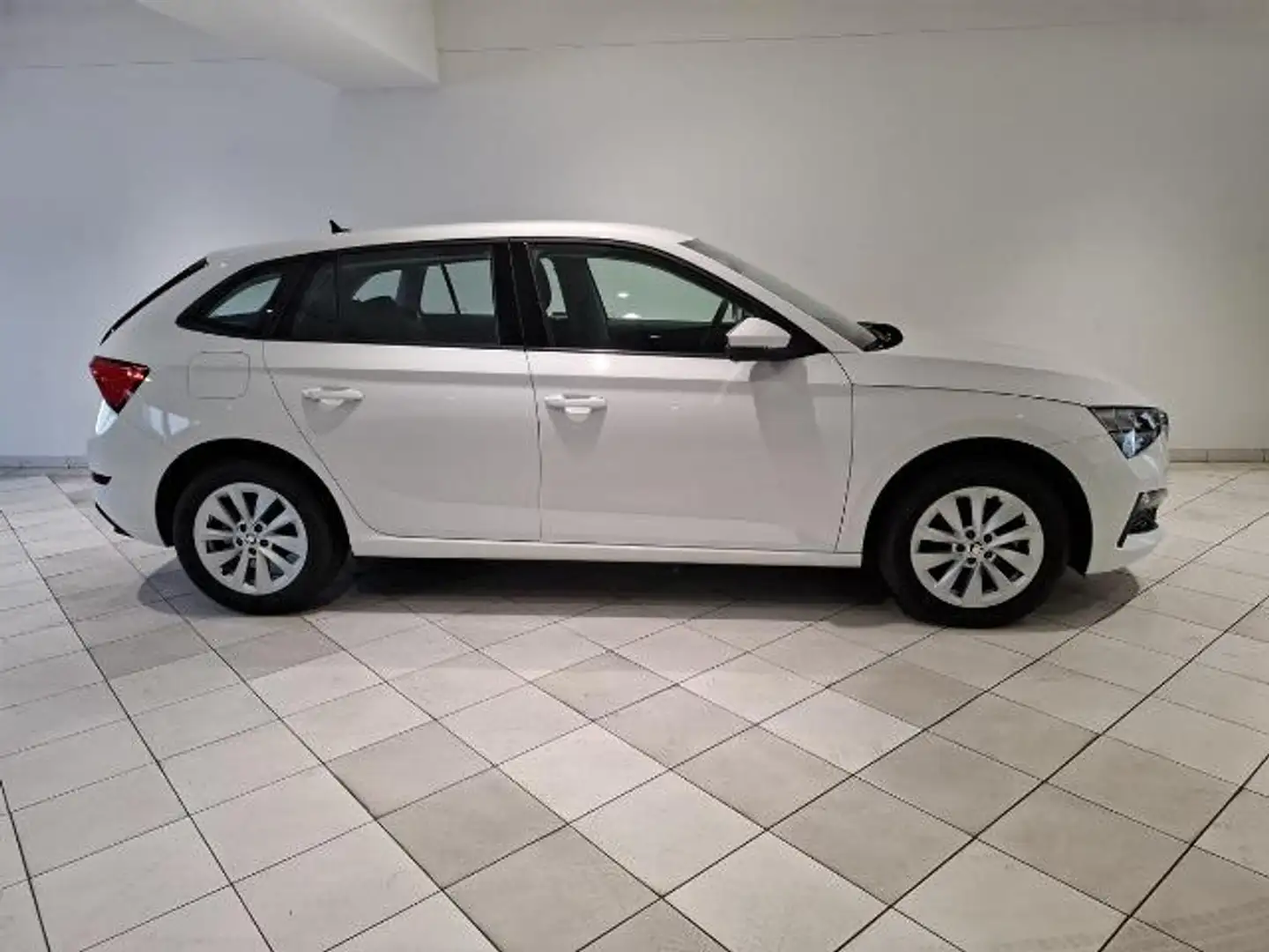 Skoda Scala 1.0DSG Style 5J.Garantie LED SHZ PDC v+h Weiß - 2