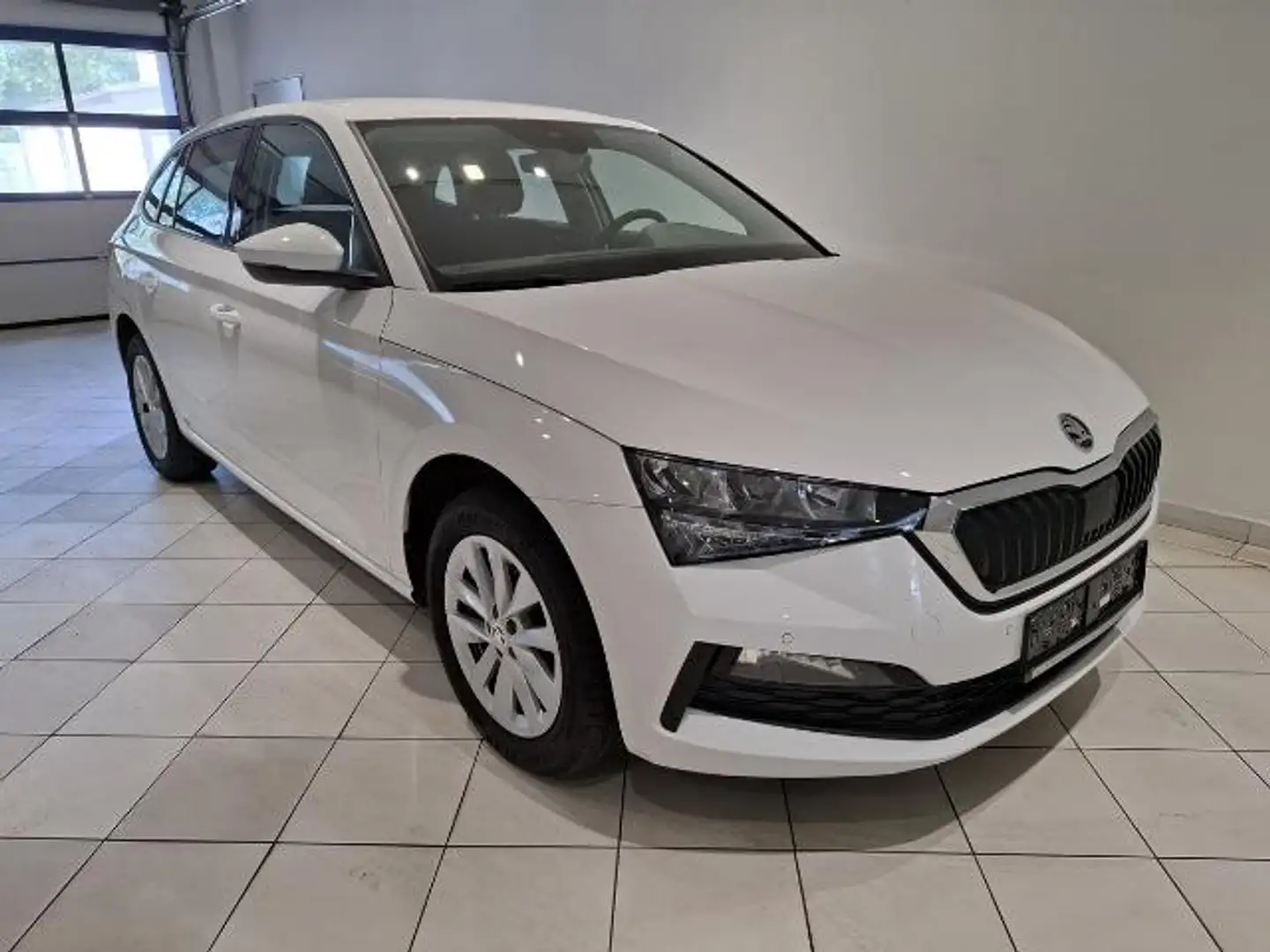 Skoda Scala 1.0DSG Style 5J.Garantie LED SHZ PDC v+h Weiß - 1
