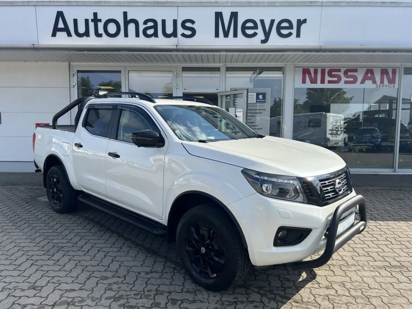 Nissan Navara DC 4x4 Autm. N-Guard LED Rollcover Navi Wit - 1
